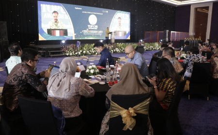 General Manager PLN UID Riau dan Kepulauan Riau Raih Penghargaan Top Leader on CSR Commitment 2025