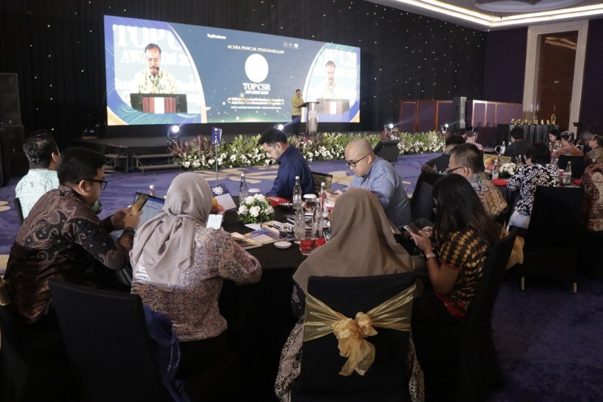 General Manager PLN UID Riau dan Kepulauan Riau Raih Penghargaan Top Leader on CSR Commitment 2025