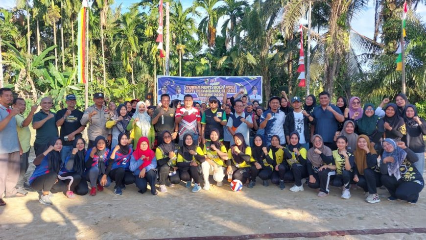 Turnamen Voli Putri RW 10 Pebatuan Meriahkan HUT ke-9 Riauantara.co dan Hari Jadi ke-241 Kota Pekanbaru