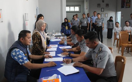 Komitmen Bebas Narkoba, Lapas Narkotika Rumbai Gelar Test Urine Bagi Pegawai Dan WBP