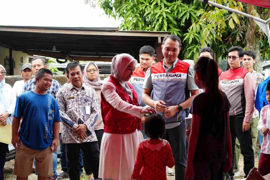 Pertamina Salurkan Bantuan Korban Kebakaran di Palembang