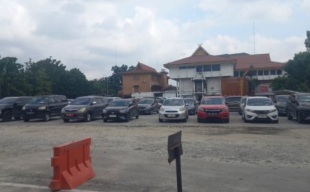 Tumpukan Besi Reklame Ilegal di Halaman MPP Pekanbaru Sudah Dipindahkan Menjelang Kunjungan Wamen PAN-RB