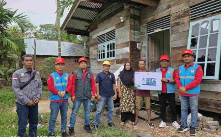 PLN ULP Bengkalis Terangi Rumah Warga Kurang Mampu Lewat Program Light Up The Dream