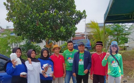 Karang Taruna Ceria Bagikan Alat Tulis dan Masker di Perumahan Mutiara Kulim