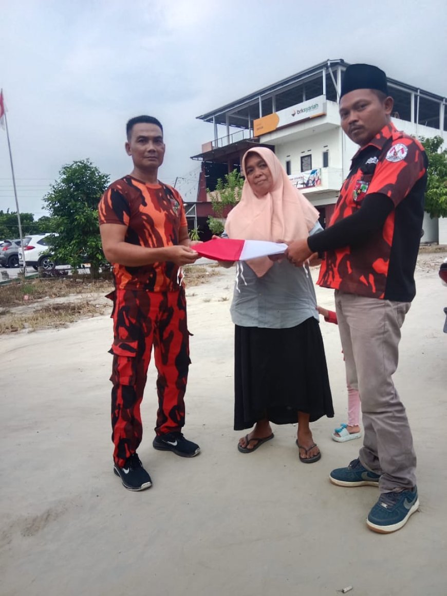 Pemuda Pancasila PAC Dayun Bagikan Bendera Merah Putih, Gairahkan Semangat Nasionalisme Jelang HUT RI ke-80