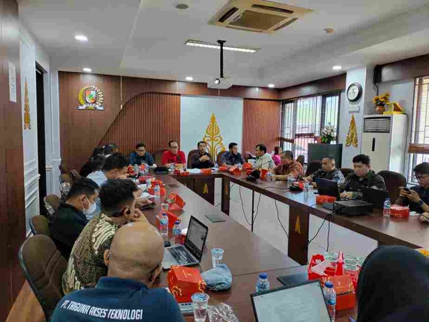 Komisi 1 DPRD Pekanbaru Ultimatum Penyedia Internet: Tiang Tak Berizin Siap Dipotong