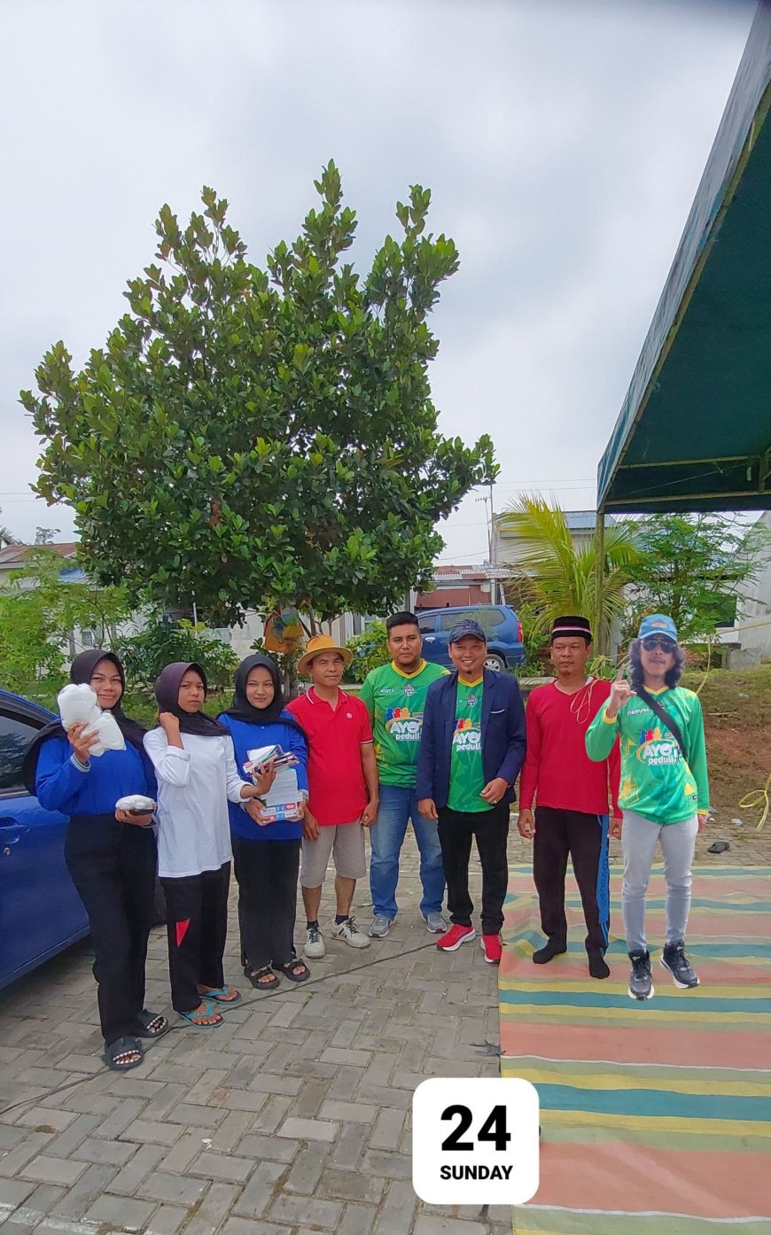 Karang Taruna Ceria Bagikan Alat Tulis dan Masker di Perumahan Mutiara Kulim