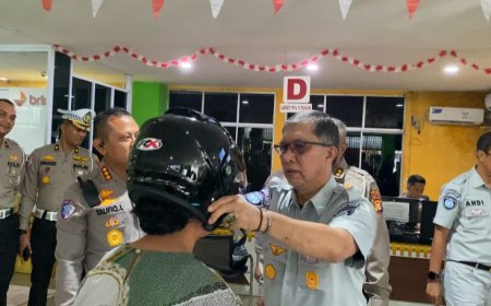 Kolaborasi Jasa Raharja dan Polisi Lalu Lintas: Warga Taat Pajak Dapat Helm Gratis