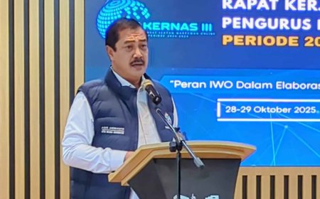 Menimipas Agus Andrianto Tutup Rakernas IWO 2025: Teguhkan Peran Wartawan Online di Era Digital