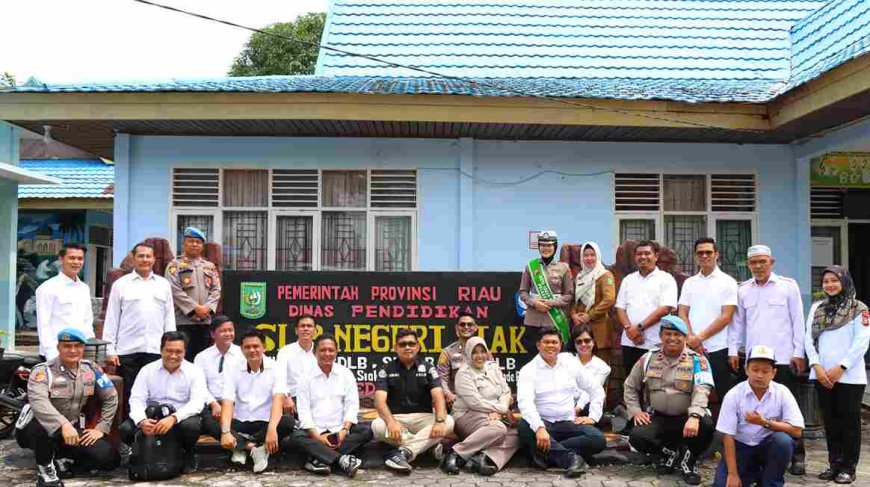 Polres Siak Tanamkan Kepedulian Lingkungan Lewat Program Green Policing di SLB Negeri Siak