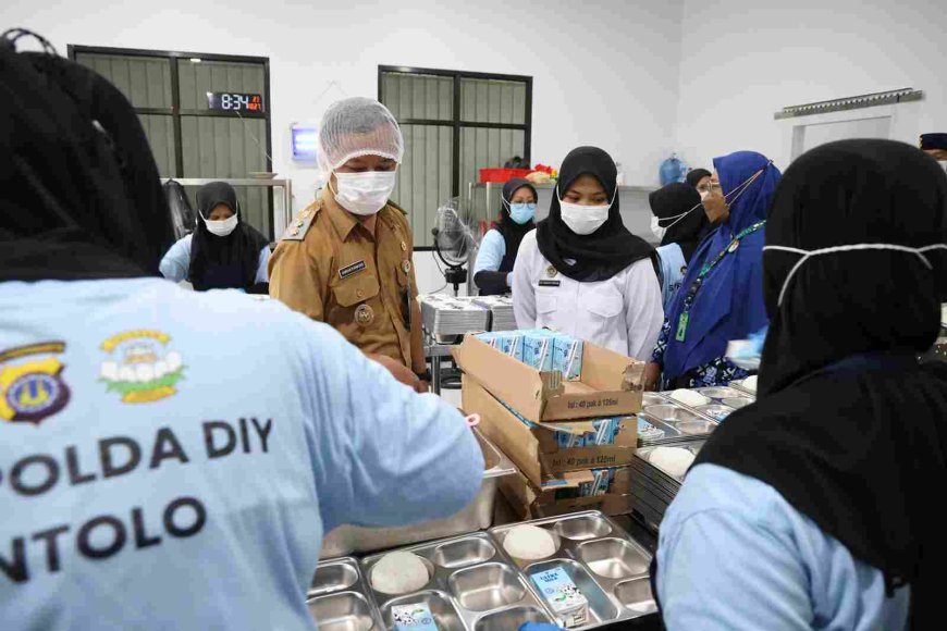 Wakil Bupati Kulonprogo Tinjau Langsung Dapur SPPG Polda DIY Pastikan Kualitas Program Makan Bergizi Gratis