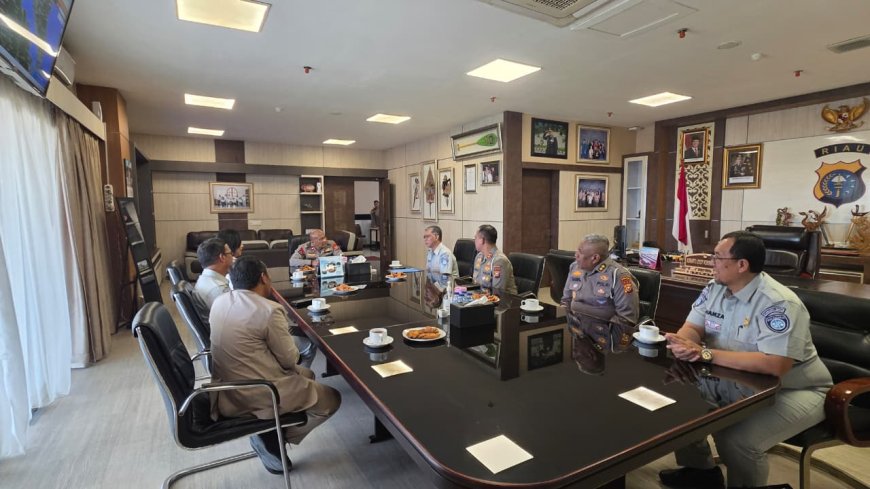 Jasa Raharja Riau dan Jasaraharja Putera Perkuat Sinergi dengan Polda Riau