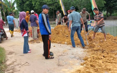 Gotong Royong Jalan Mawar: Warga, Pemuda, dan Pemerintah Bersatu untuk Pembangunan Kulim