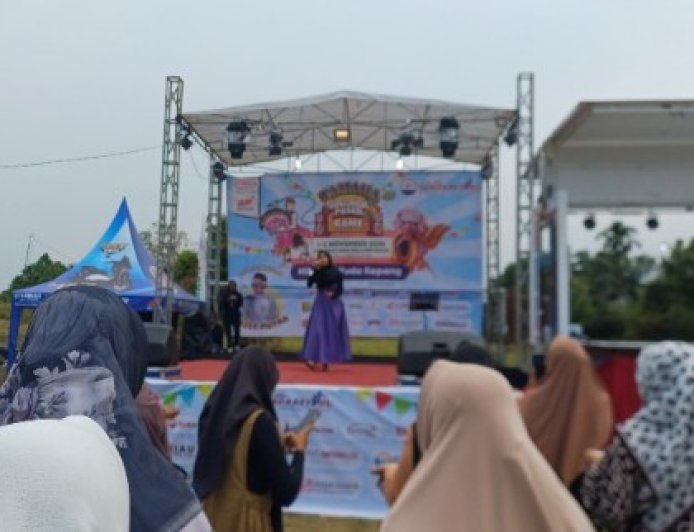 Eliza Hayati Guncang Panggung Pesta Rakyat HUT ke-11 Suaraaktual.co di Kulim