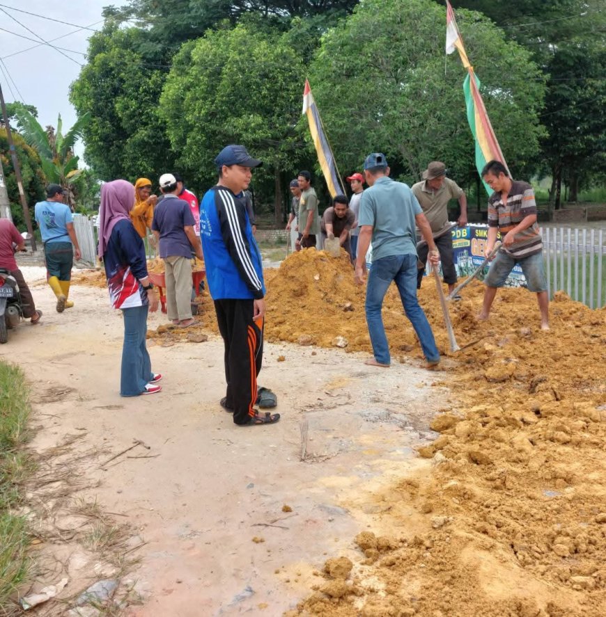 Gotong Royong Jalan Mawar: Warga, Pemuda, dan Pemerintah Bersatu untuk Pembangunan Kulim