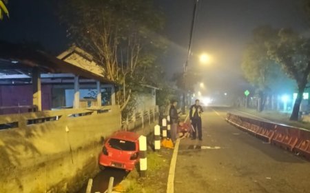 Minibus Ayla Terperosok ke Sungai di Bantul, Pengemudi dan Penumpang Luka Ringan