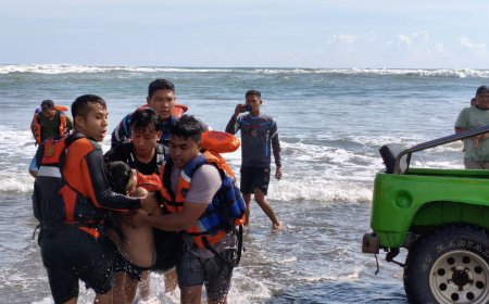Empat Wisatawan Terseret Ombak Pantai Parangtritis