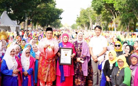 Simfoni Enam Ribu Langkah: Saat Zapin Mematri Marwah Riau di Langit Dunia