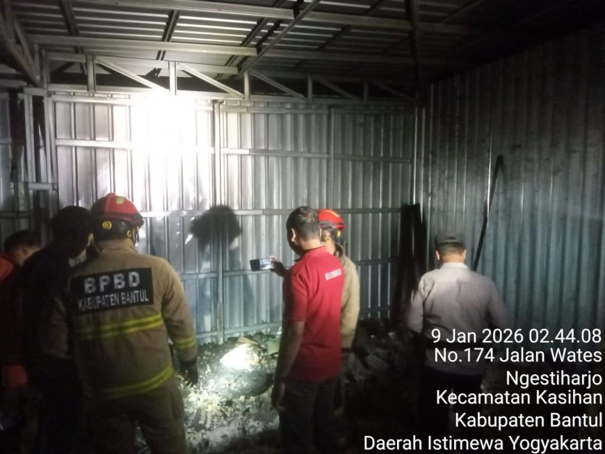 Gudang Kosong di Jalan Wates–Yogya Ludes Terbakar, Warga Panik Terbangun Dini Hari