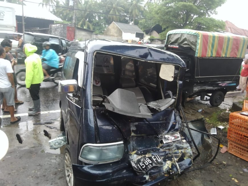 Gagal Antisipasi Jarak Aman, Karambol Enam Kendaraan di Jalan Magelang Sleman, Kerugian Capai Rp160 Juta