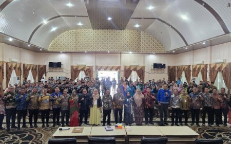 Pemkab Rohil Bersama Anggota DPR RI Karmila Sari Gelar Edukasi UU ITE untuk ASN