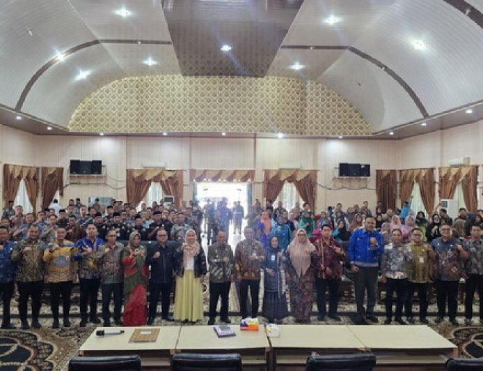 Pemkab Rohil Bersama Anggota DPR RI Karmila Sari Gelar Edukasi UU ITE untuk ASN