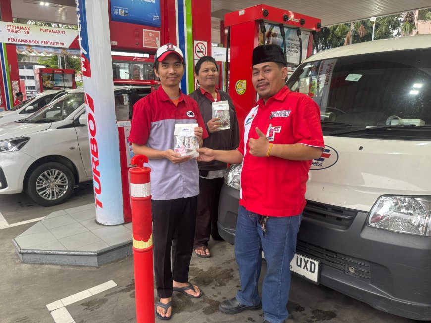 Pertamina Retail Dukung Program MyPertamina Ramadan Berbagi agikan Takjil Gratis di Jaringan SPBU COCO