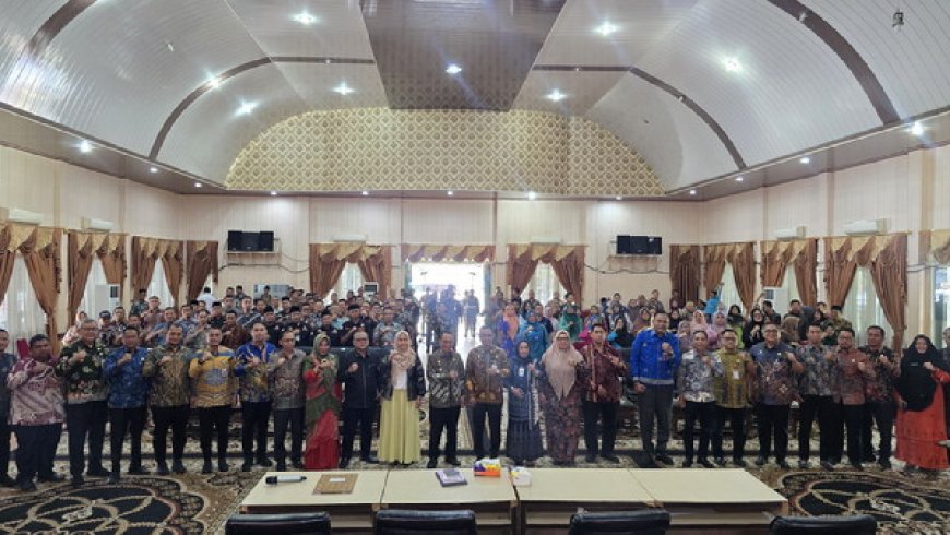 Pemkab Rohil Bersama Anggota DPR RI Karmila Sari Gelar Edukasi UU ITE untuk ASN