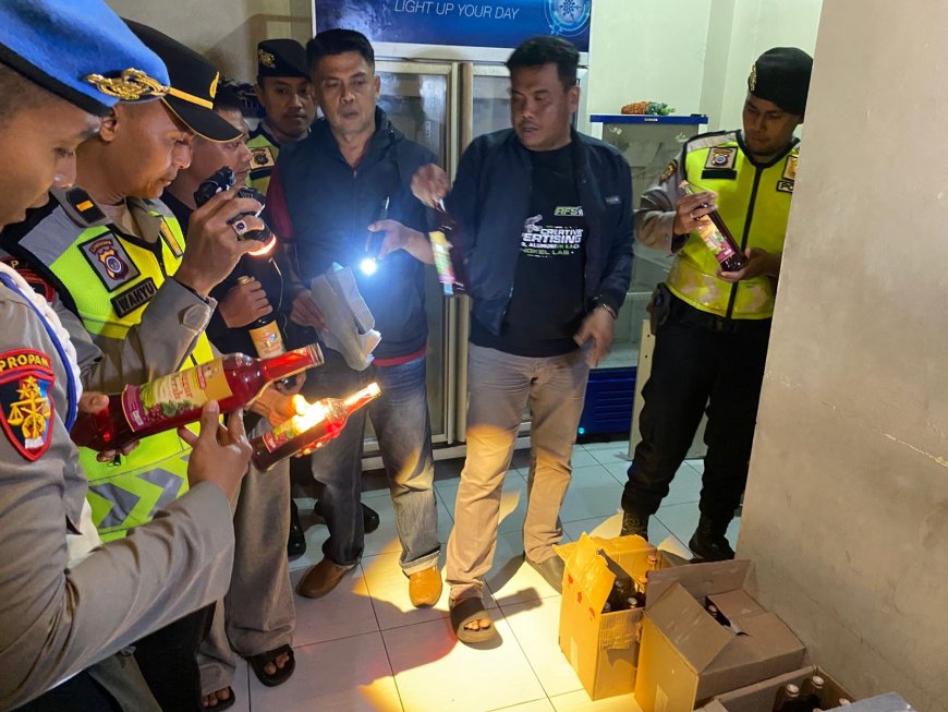 Sat Samapta Polres Bantul Gerebek ‘Outlet 23’, 72 Botol Miras Ilegal Disita dalam Operasi KRYD