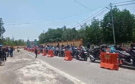 H+4 Lebaran Idul Fitri, Masyarakat Keluhkan Antrian Panjang Di pelabuhan Roro Air Putih