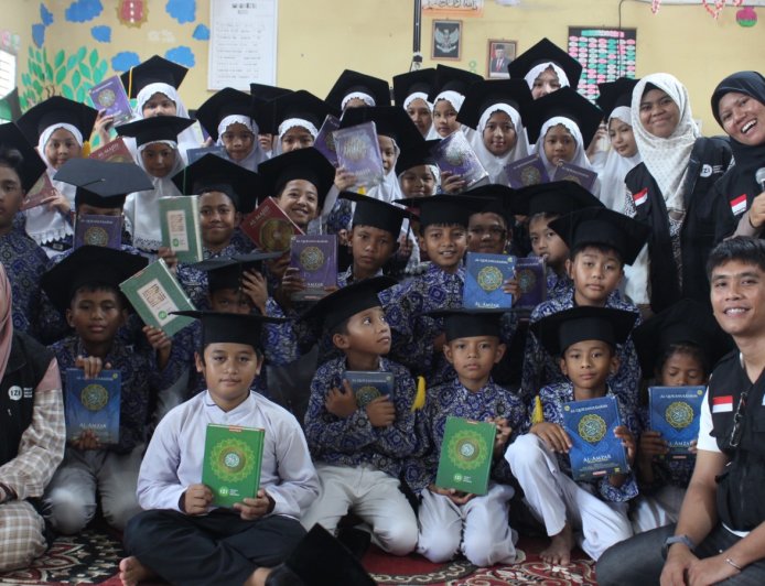 Pesantren Ramadhan IZI dan MFoundation di Koto Kaciak, Bangkitkan Semangat Belajar Anak Terdampak Bencana