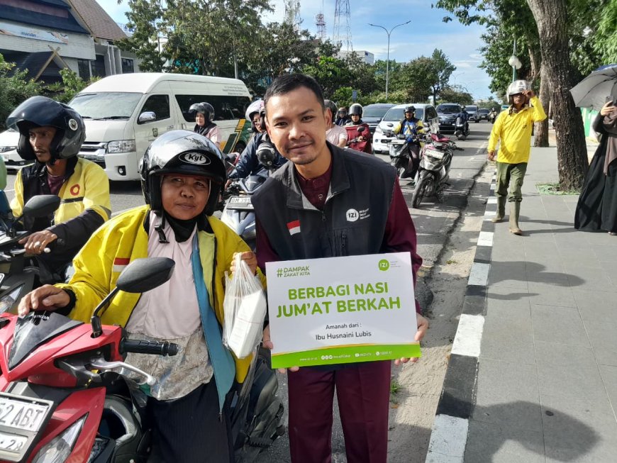 Sinergi TerasZawa, 1.000 Takjil Dibagikan untuk Masyarakat di Depan Kanwil Kemenag Riau