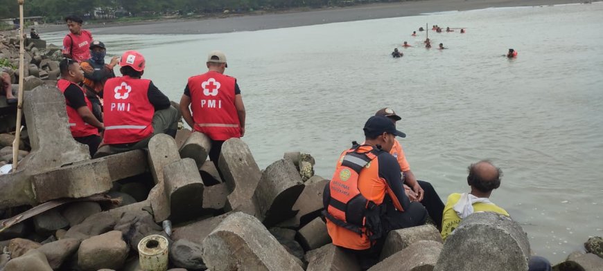 Bocah 9 Tahun Diduga Tenggelam di Muara Sungai Serang Glagah, Tim SAR Lakukan Pencarian