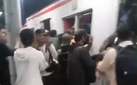 Tragedi Tabrakan KA di Bekasi Timur, 6 Tewas dan 80 Luka; KAI Tanggung Seluruh Biaya Korban