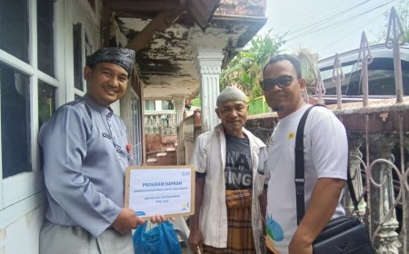 Penyaluran Program Nafkah Dhuafa Diberikan Ke 4 Lansia di Sekitar Kantor PLN UP3 