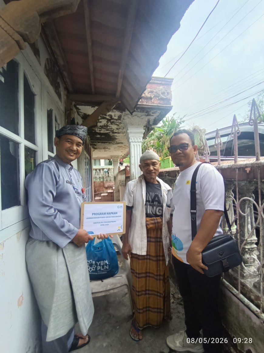 Penyaluran Program Nafkah Dhuafa Diberikan Ke 4 Lansia di Sekitar Kantor PLN UP3 