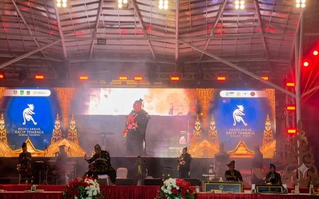 Pentas Berkelas! Musikalisasi dan Teatrikal Syair Datuk Laksamana Rumah Budaya Kacip Tembaga Tuai Decak Kagum di Batam