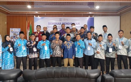Seminar Pendidikan Nasional dan Pertemuan Guru Bahasa Arab se-Riau Bahas Strategi Pembelajaran di Era AI