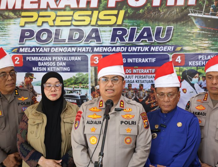 Ekspedisi Merah Putih Presisi Polda Riau Tanam 810 Mangrove Dan Salurkan Berbagai Bantuan Untuk Masyarakat Pesisir Sinaboi