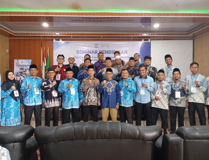 Seminar Pendidikan Nasional dan Pertemuan Guru Bahasa Arab se-Riau Bahas Strategi Pembelajaran di Era AI